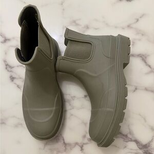 Kids Chelsea Rain Boots in Olive Green
